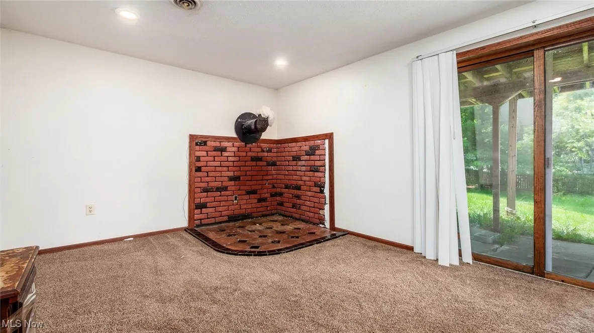 Living area featuring carpet and recessed lighting