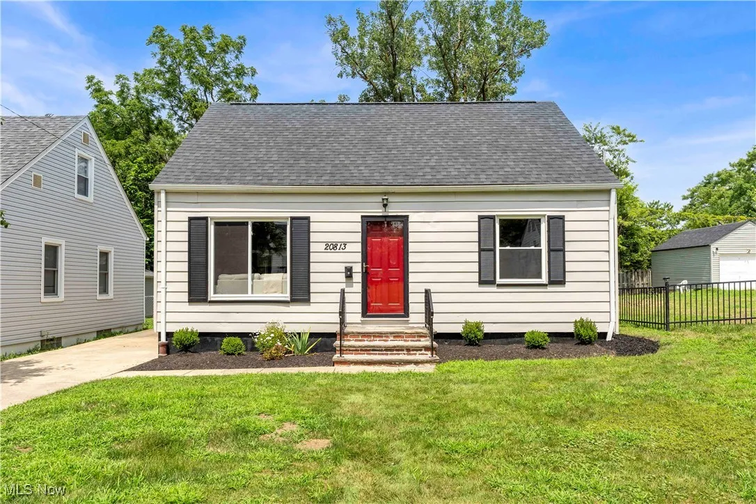 Cape cod house with roof with shingles