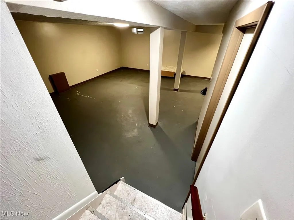 Finished basement featuring baseboards