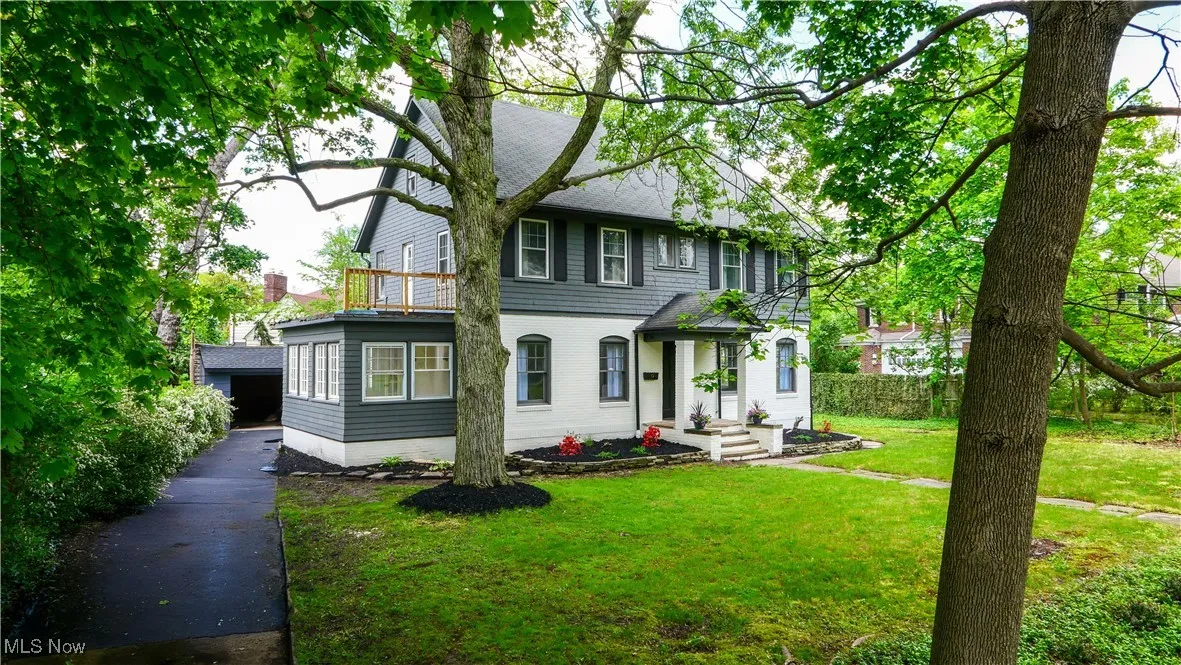 View of front of house featuring a front lawn