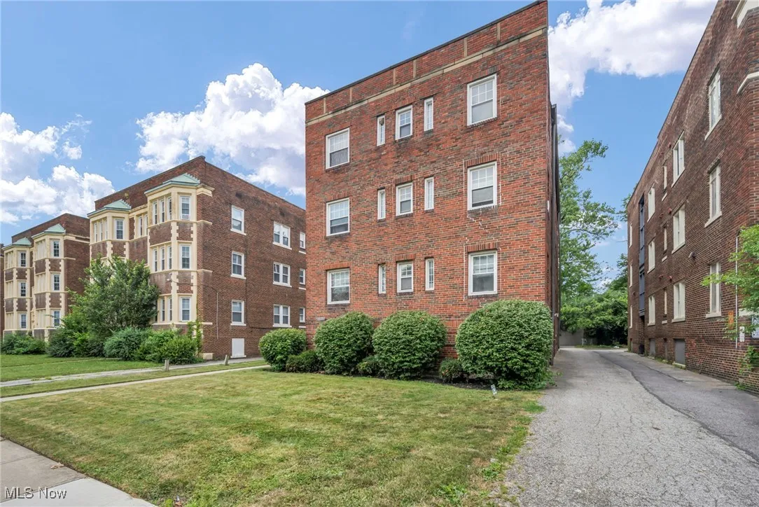 View of apartment building / complex
