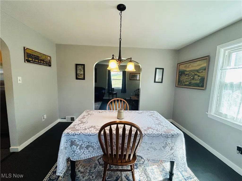 Dining room with arched walkways