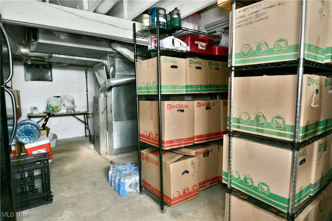 Storage room with heating unit