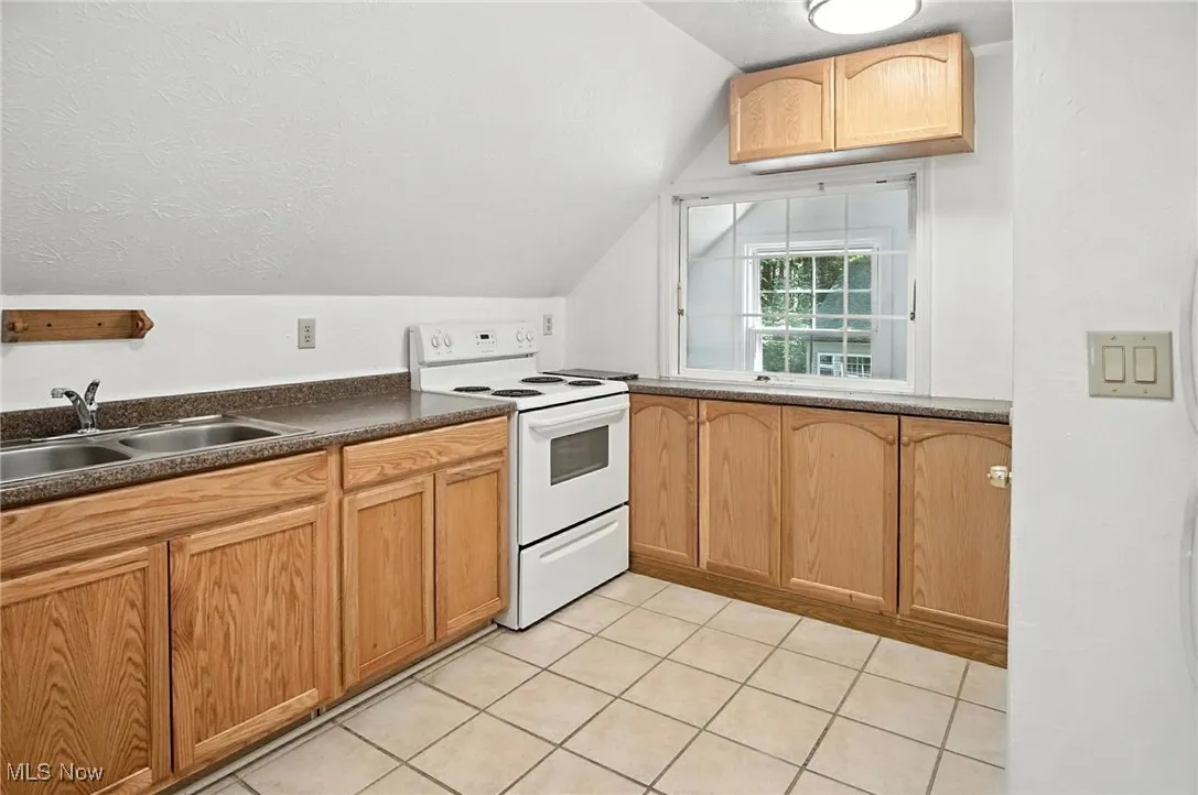 Additional living suite over the garage