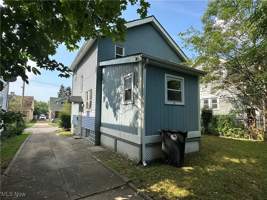View of home's exterior