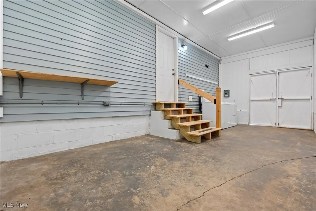 Workshop space off of the garage