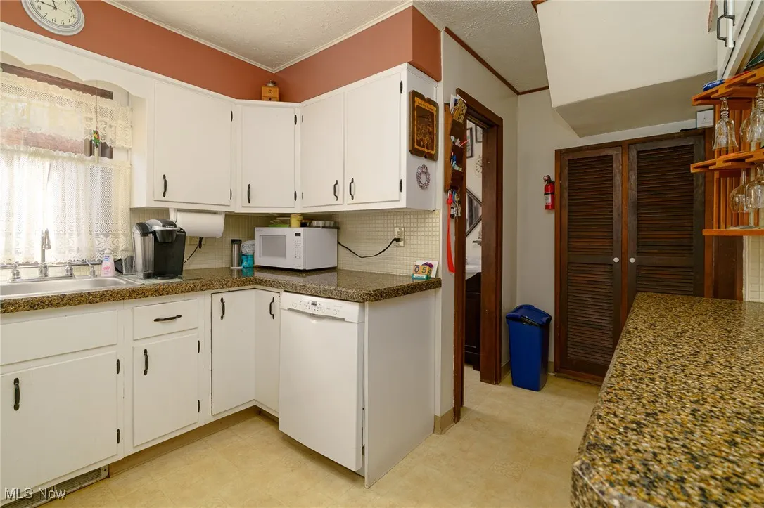 This wonderful kitchen has a nice size pantry and an entry to the first-floor half bath