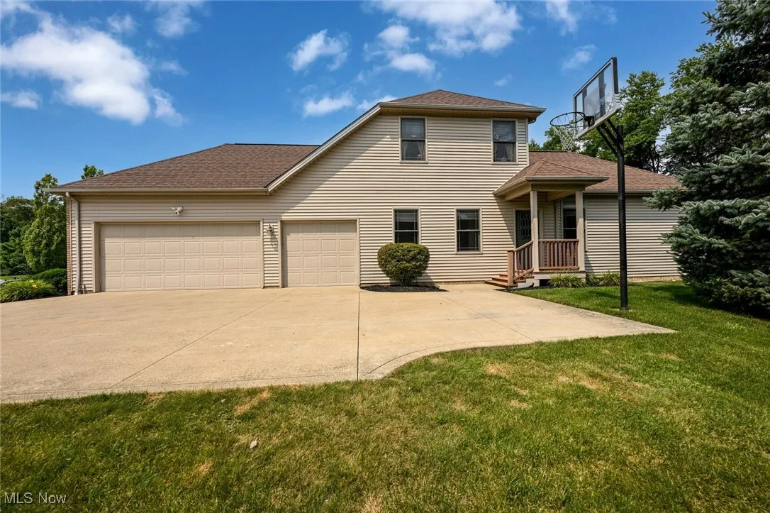 3-car garage plus private entrance to In-law Suite