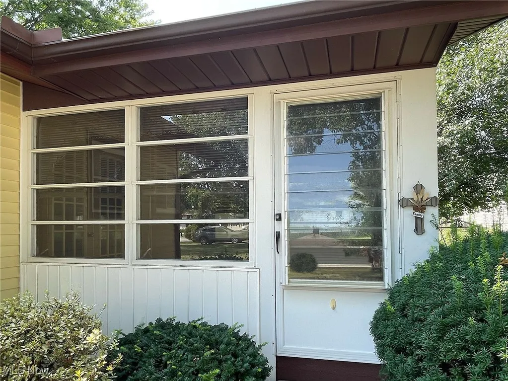 Sunroom exterior entry.