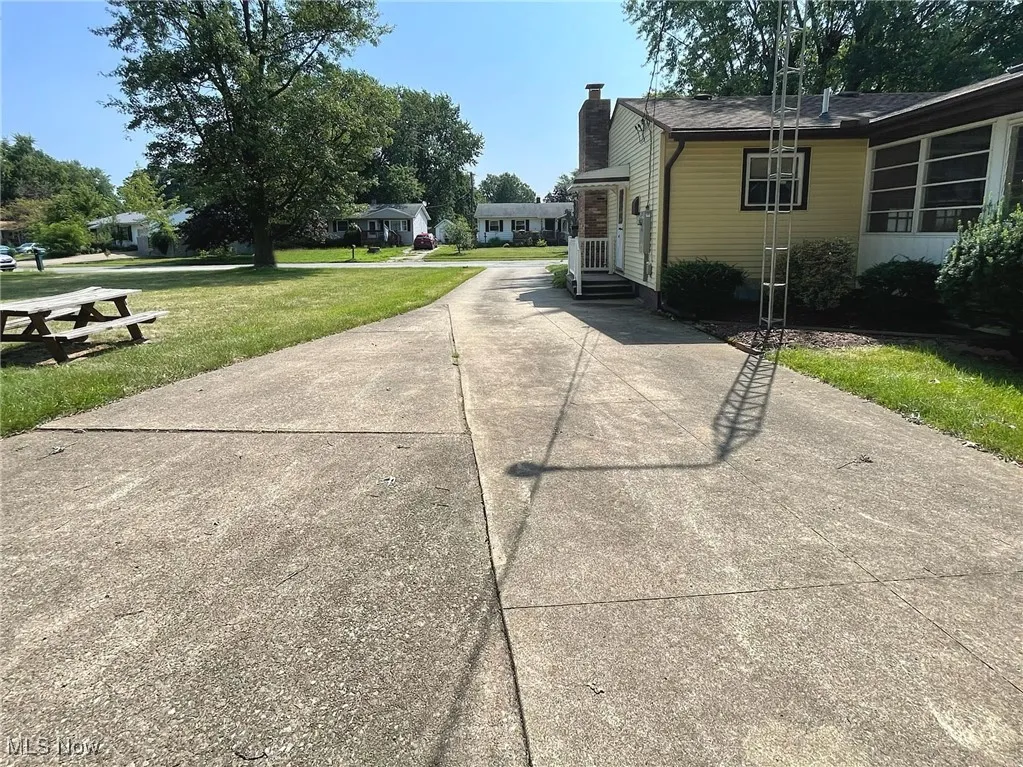 Super long driveway, for extra parking.
