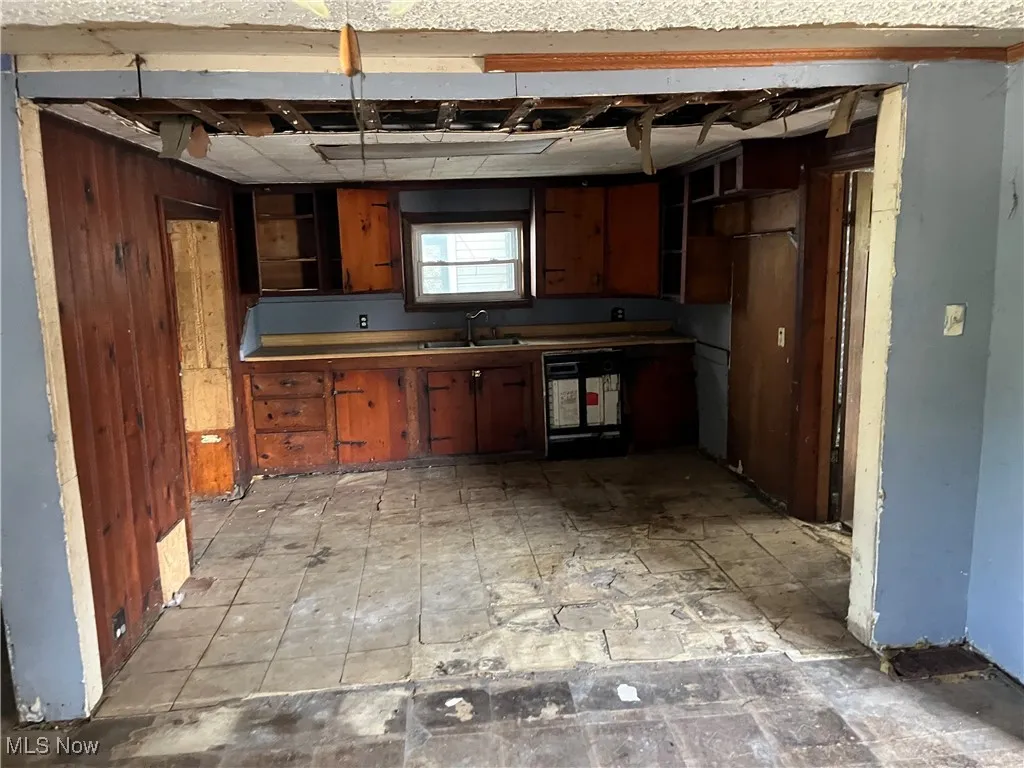 212 Thompson Street, Uhrichsville, Ohio,MLS Now Listing ID