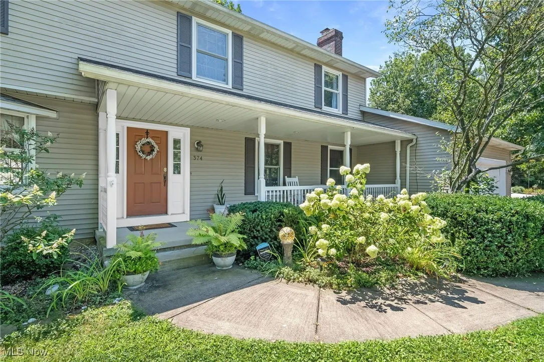 Inviting Front Porch adds to the great curb appeal!