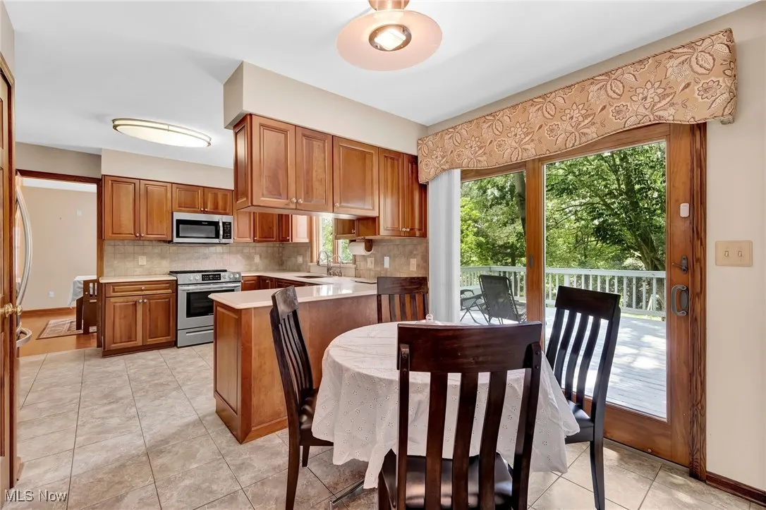 Eat-in Kitchen