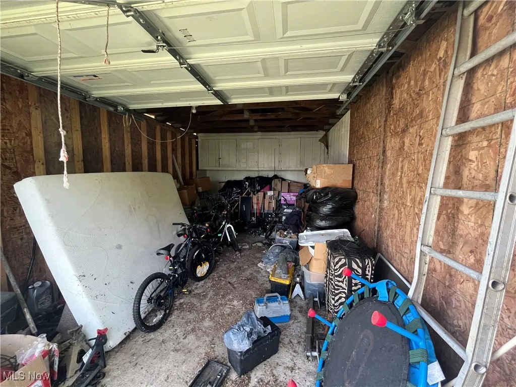 9325 garage
