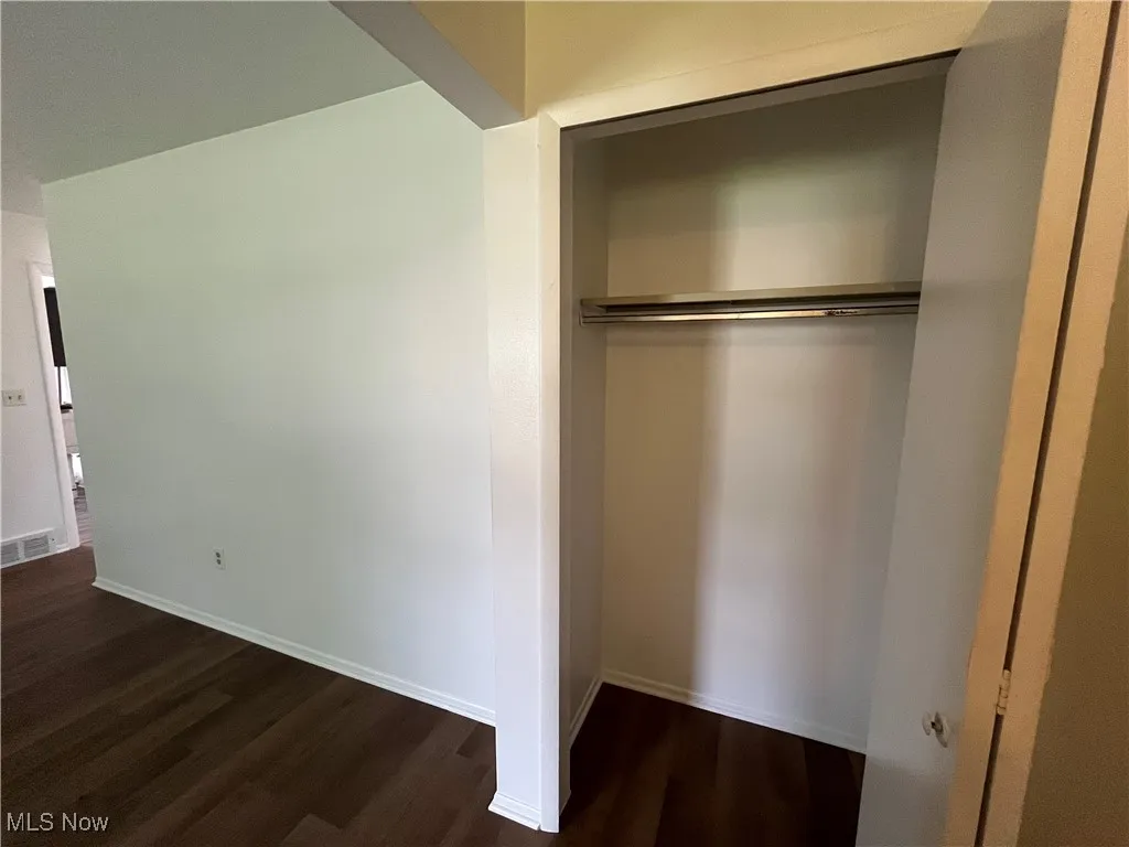 9323 front hallway closet