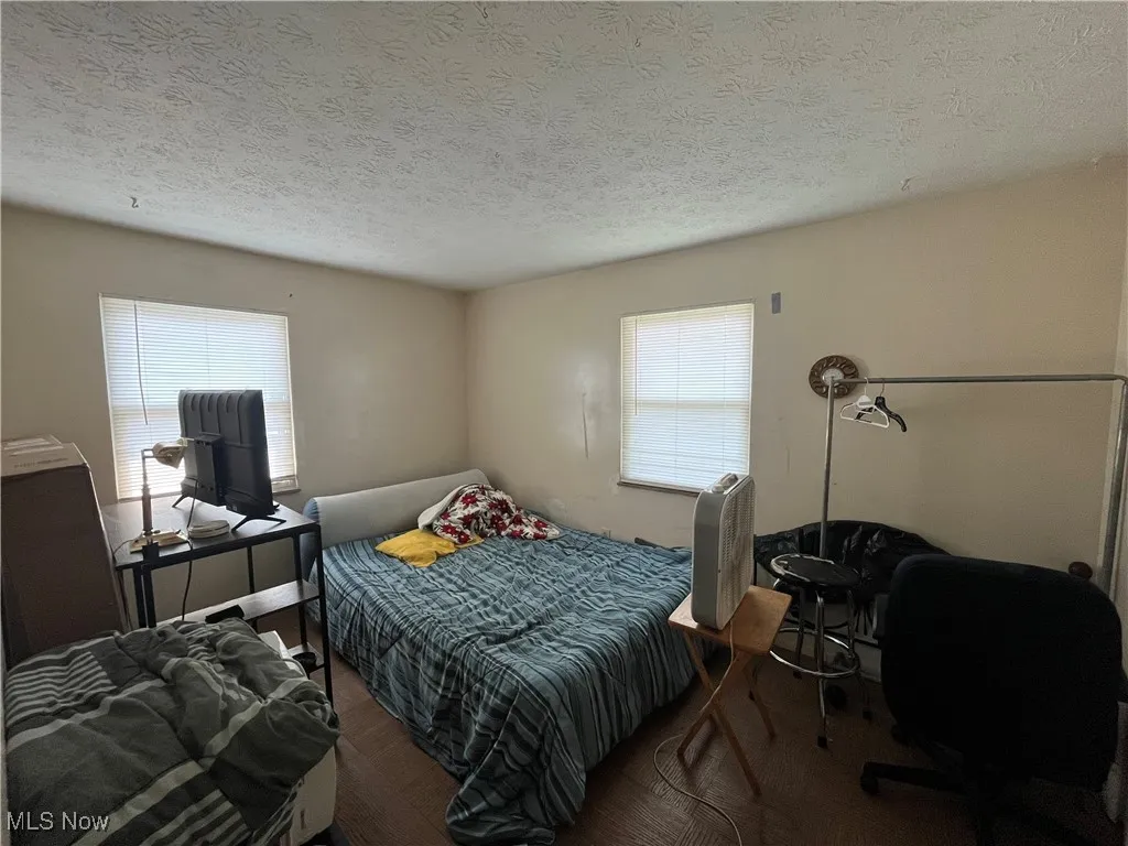 9325 bedroom