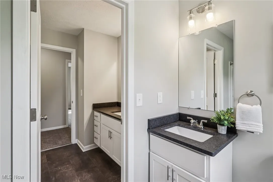 Dual vanity design