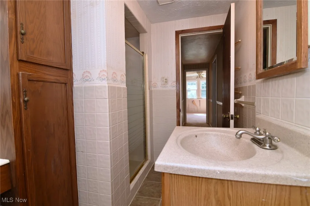 Full bathroom upstairs featuring a skylight