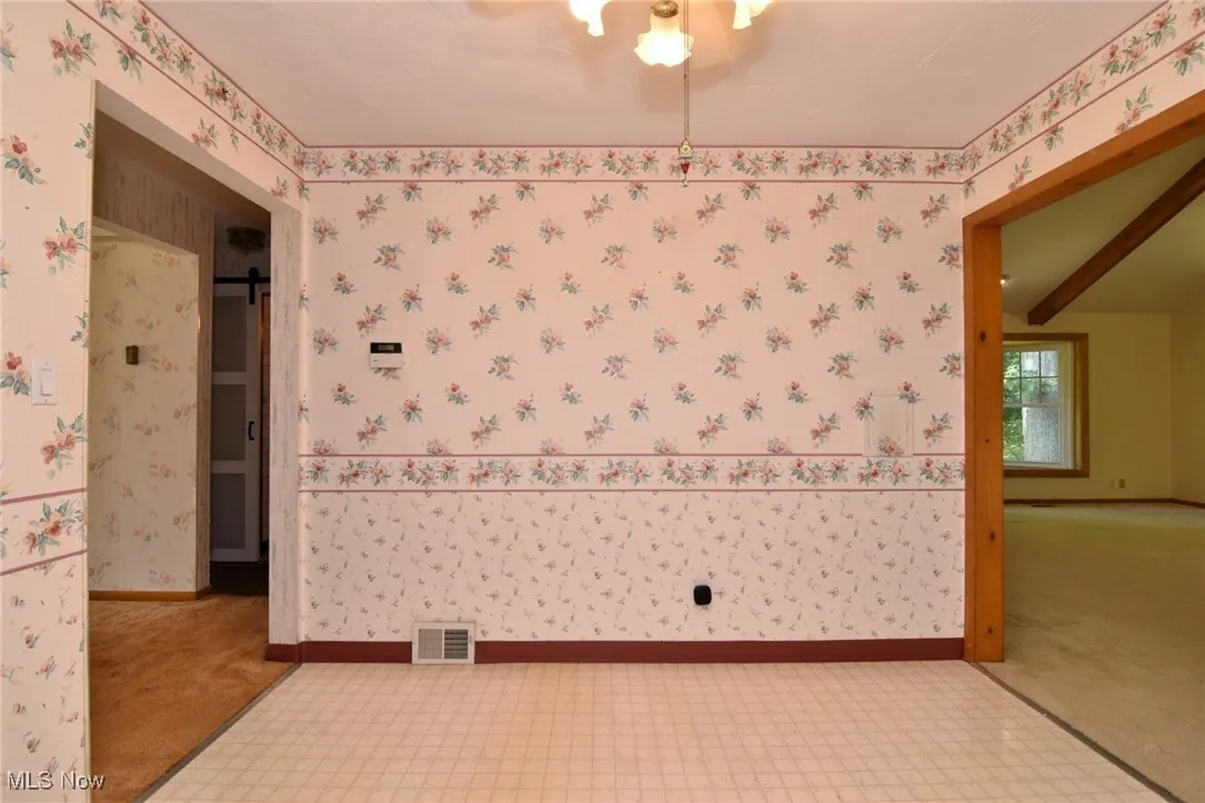 Eat-in kitchen / dining area