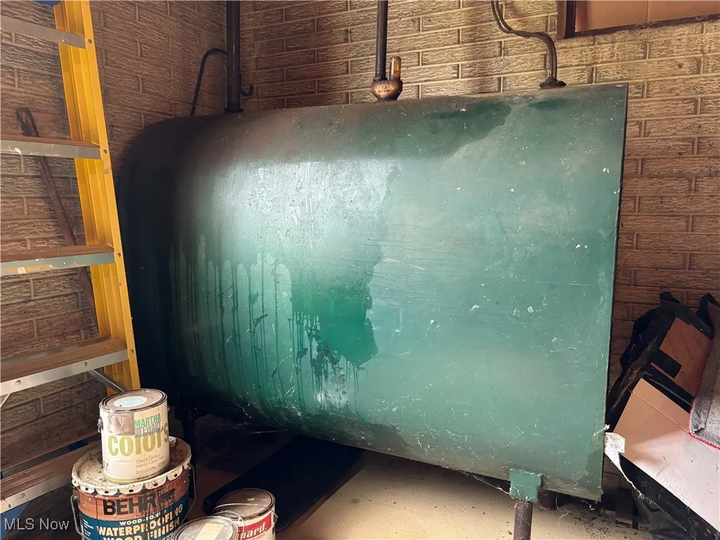 Oil tank