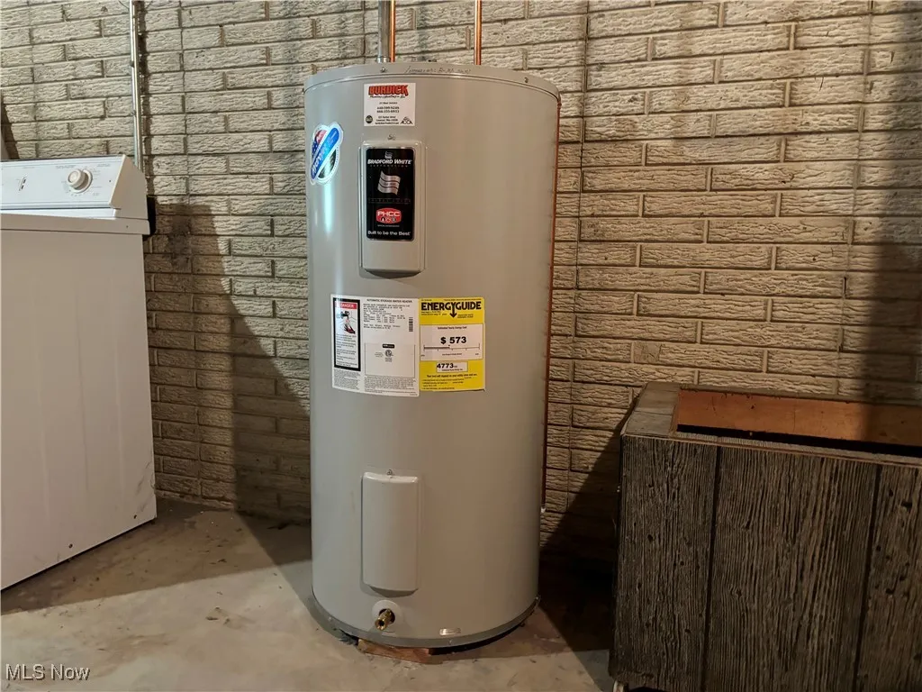 Hot water tank