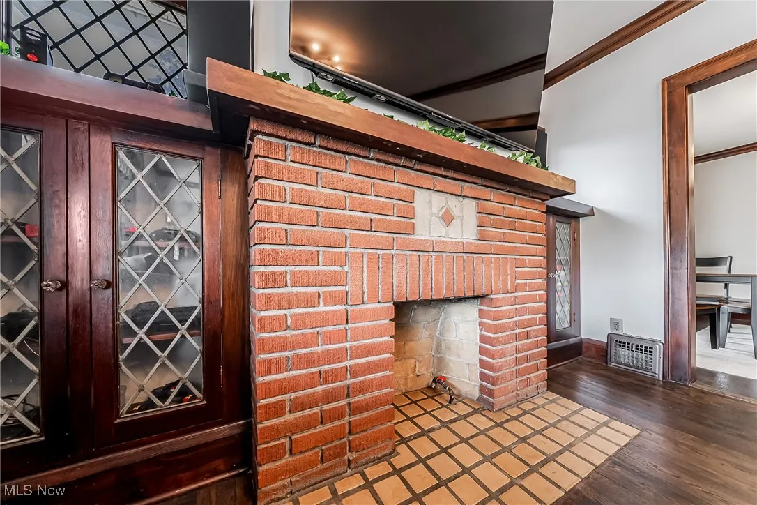 Detailed view of ornamental molding and wood finished floors