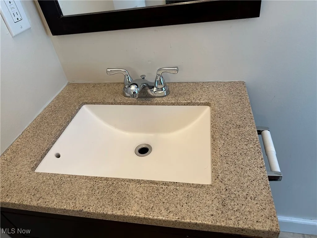 Bathroom sink