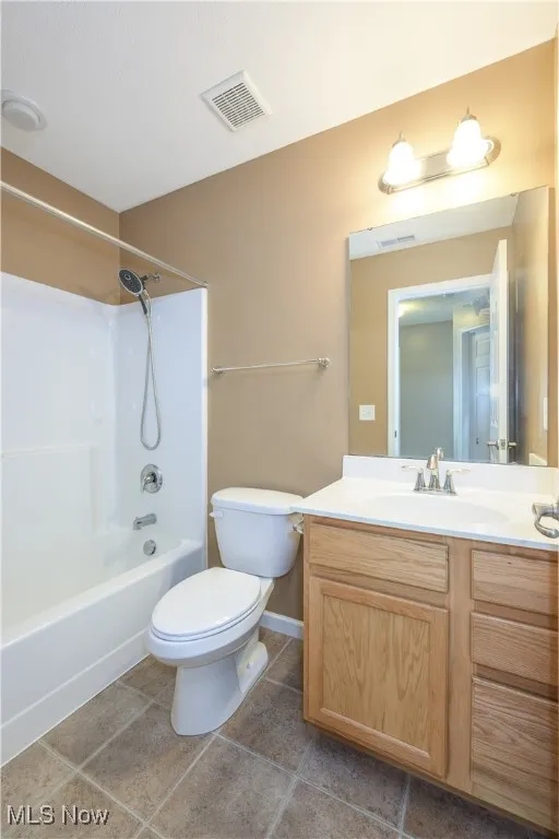 Full 2nd floor guest bathroom