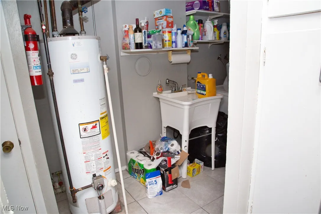 Hot water tank