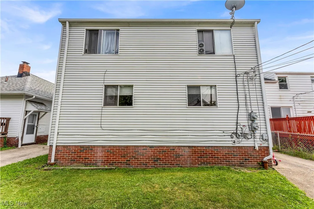 View of home's exterior