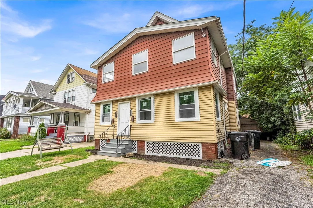 View of front of house with a front yard