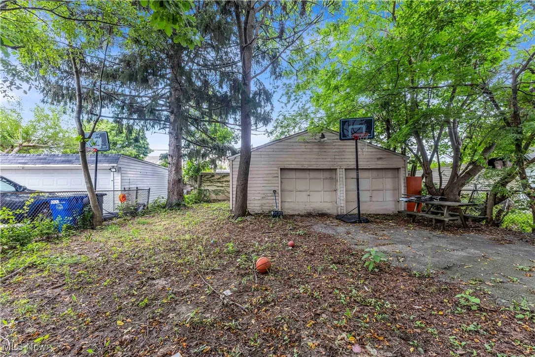 View of yard featuring an outdoor structure and a detached garage