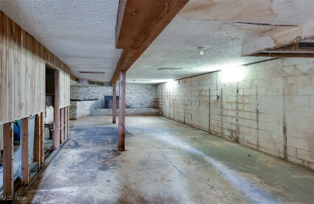 Below grade area with a textured ceiling