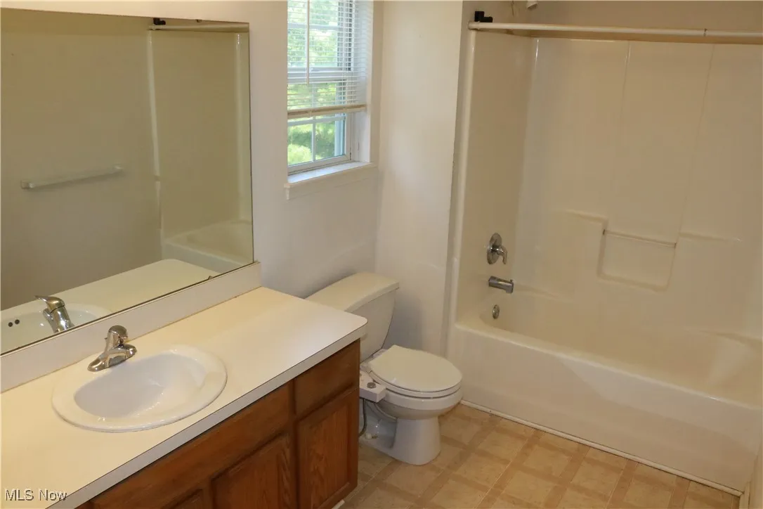 Second floor full bathroom