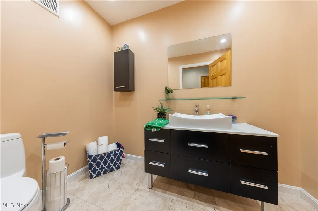 5699 Eastview Drive, Independence, Ohio 44131,MLS Now Listing ID