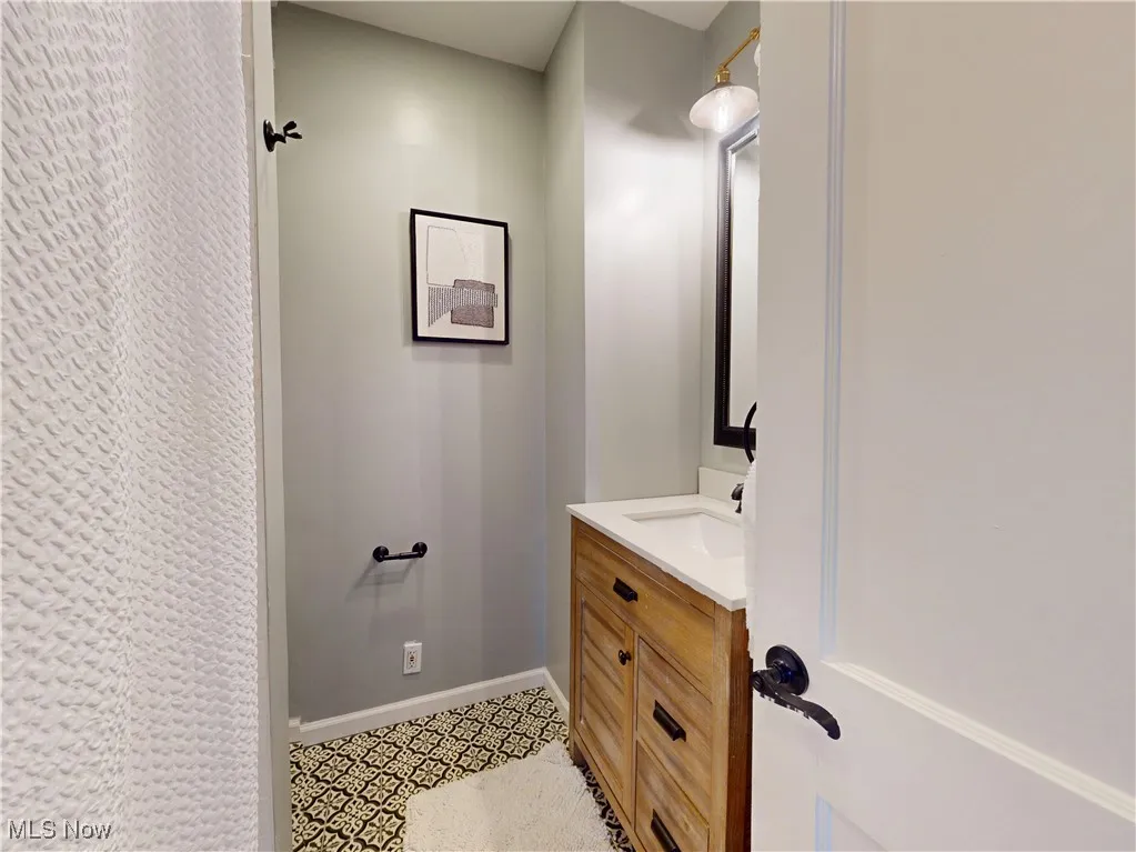 Second floor full bath