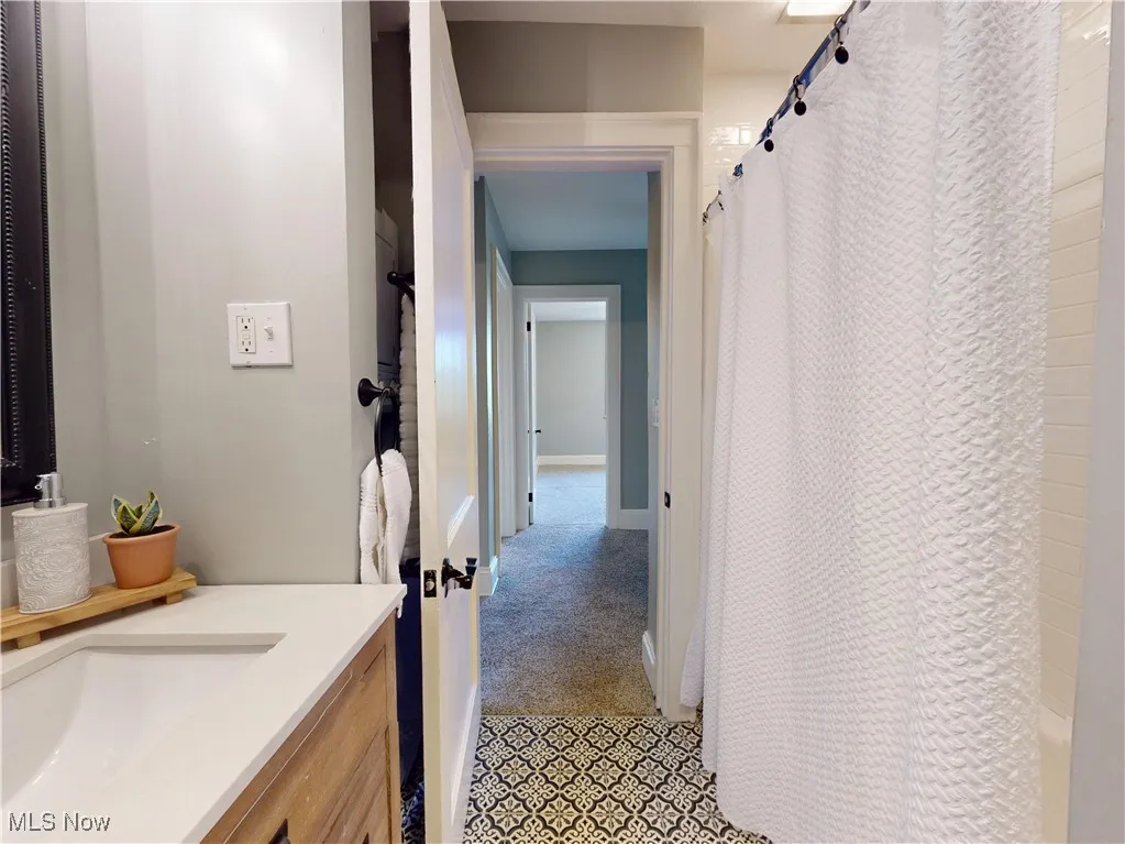 Second floor full bath