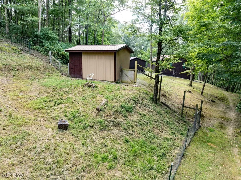View of yard with an outdoor structure