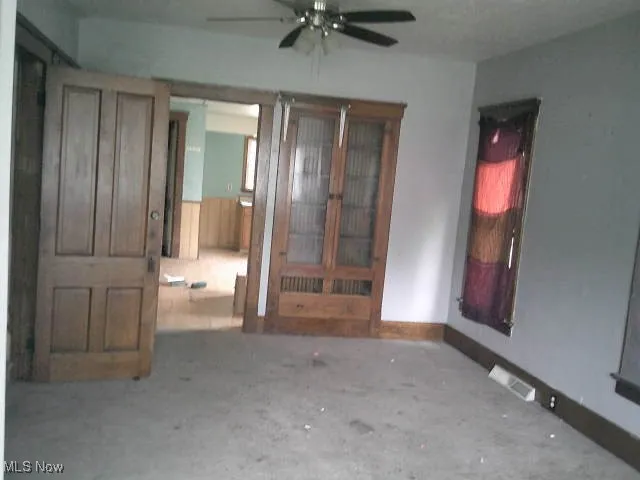 Unfurnished room featuring baseboards and a ceiling fan