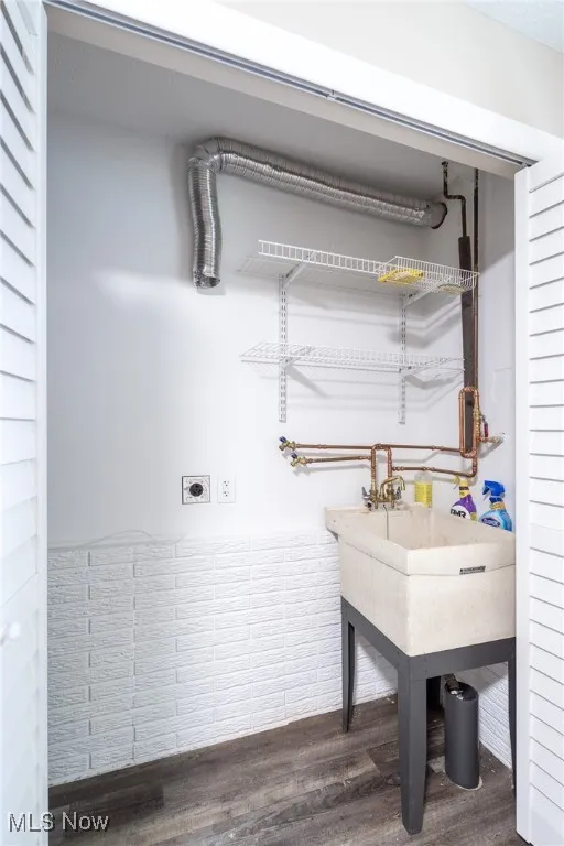 room for stackable washer/dryer