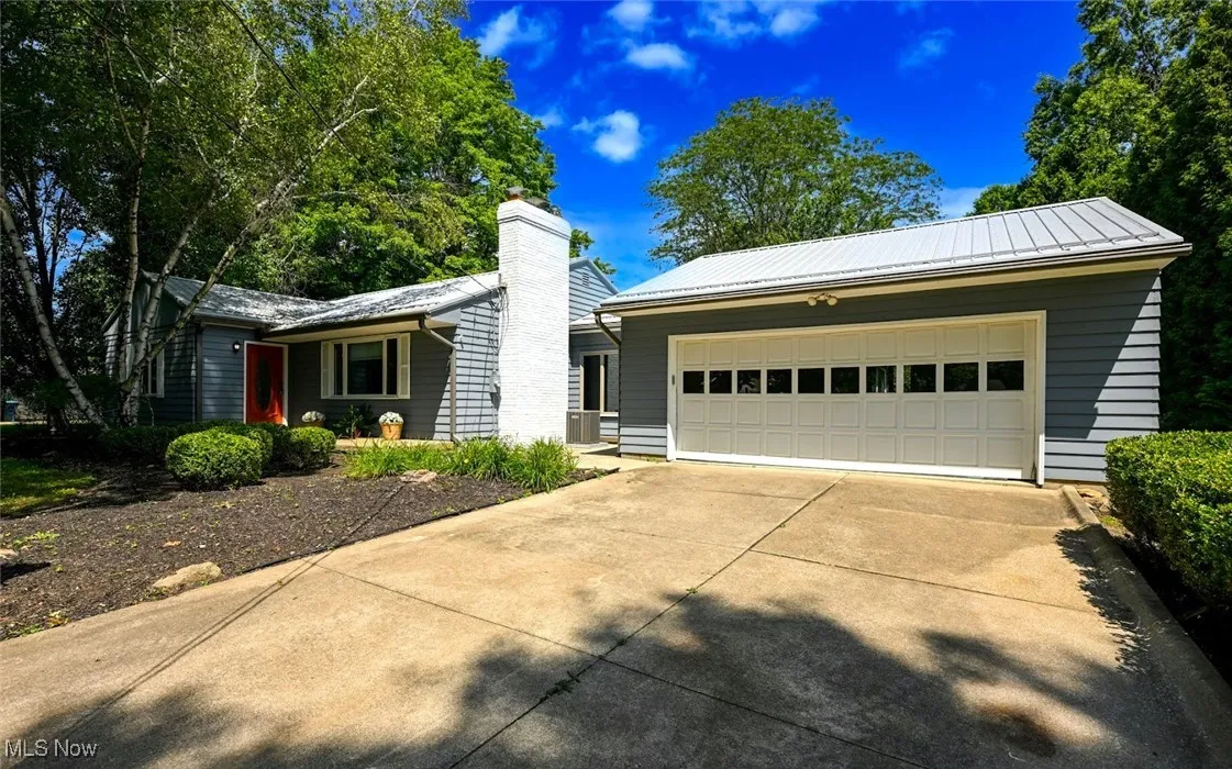 *CONCRETE DRIVEWAY ~
