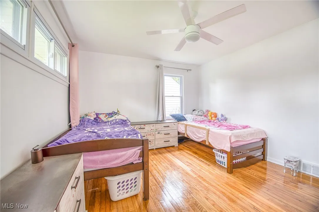 Bedroom #1 
(Main floor)