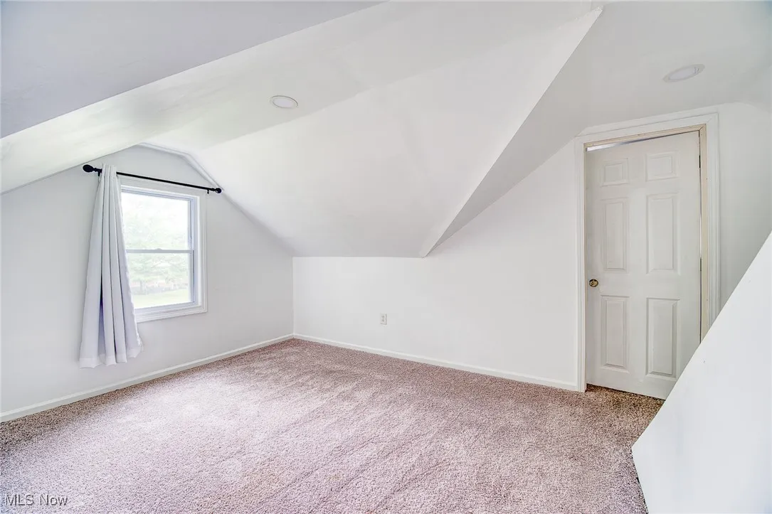 Sitting room/Bonus room 
(2nd floor)