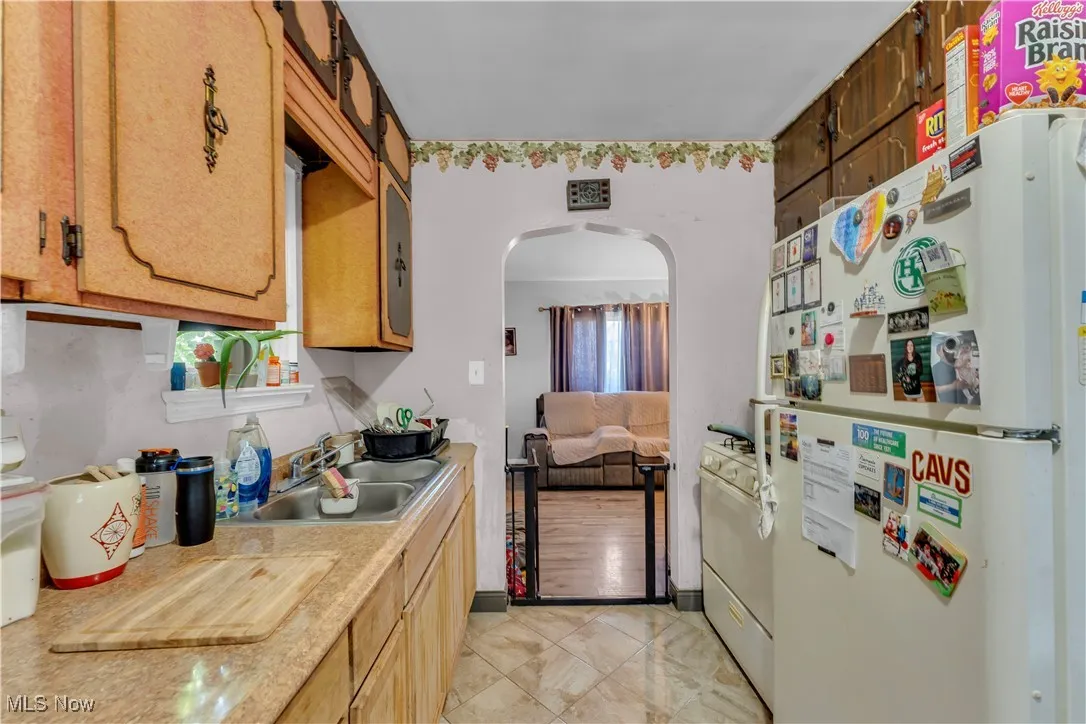 Dining area with baseboards and washer / clothes dryer