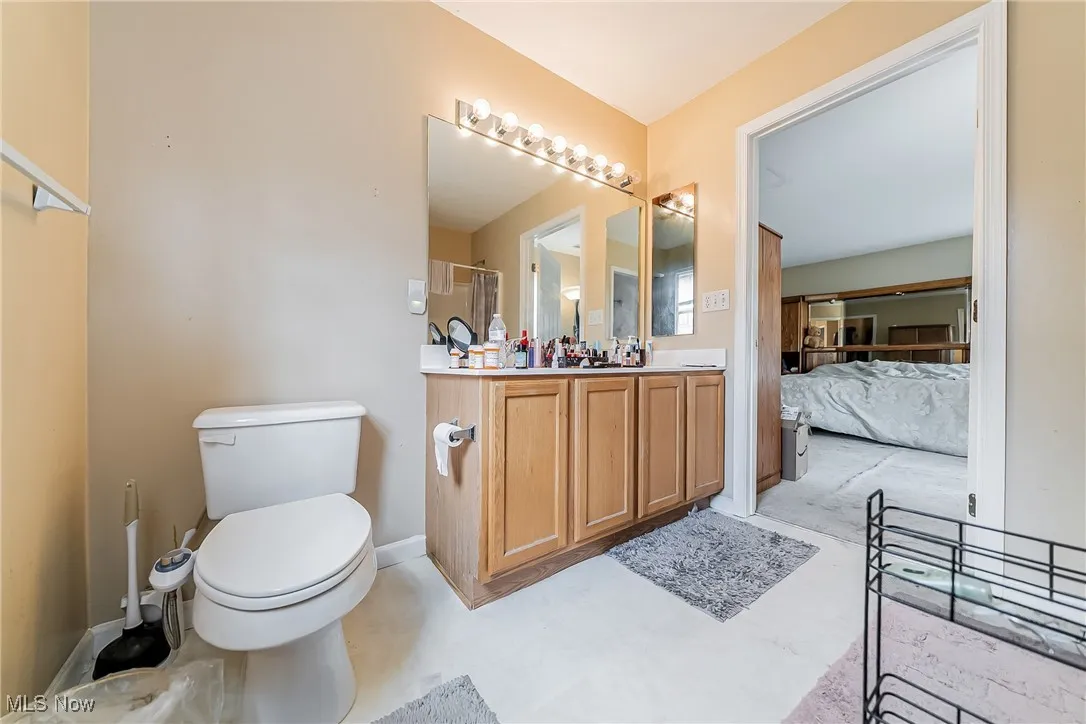 Ensuite bathroom with vanity and toilet