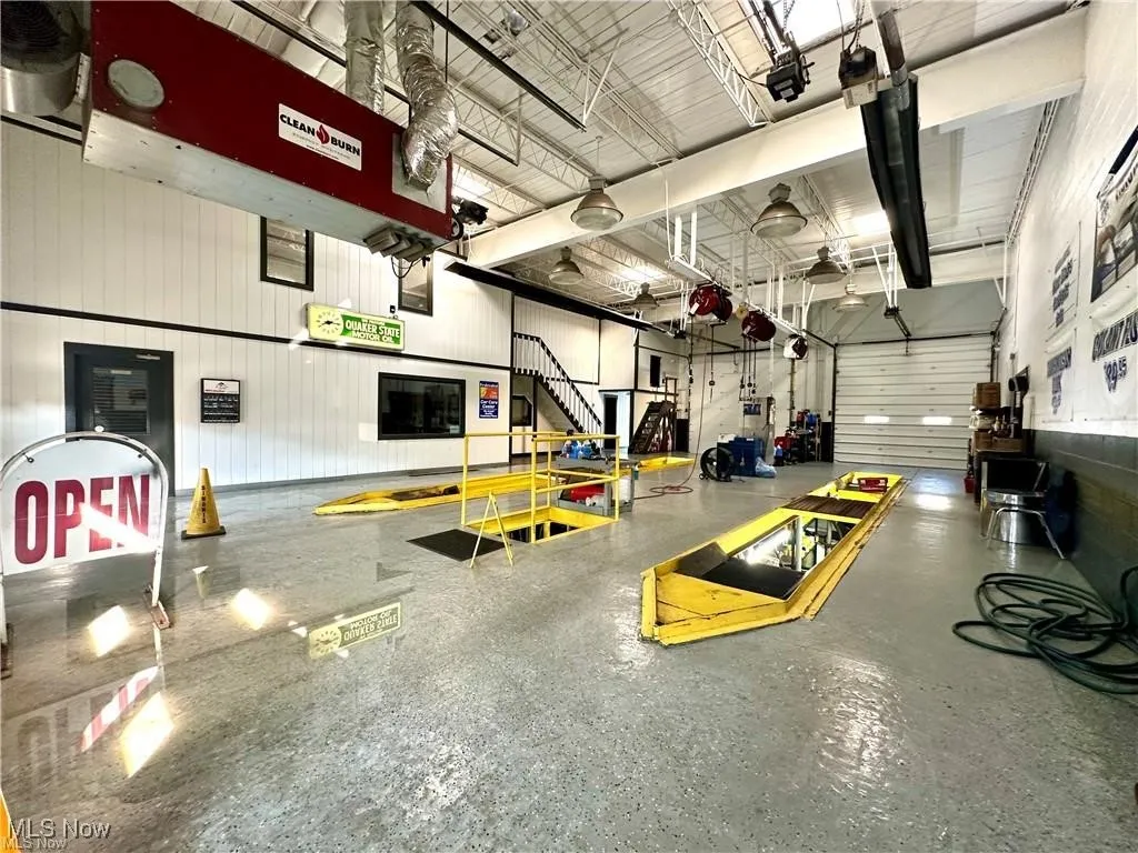 Oil change bay