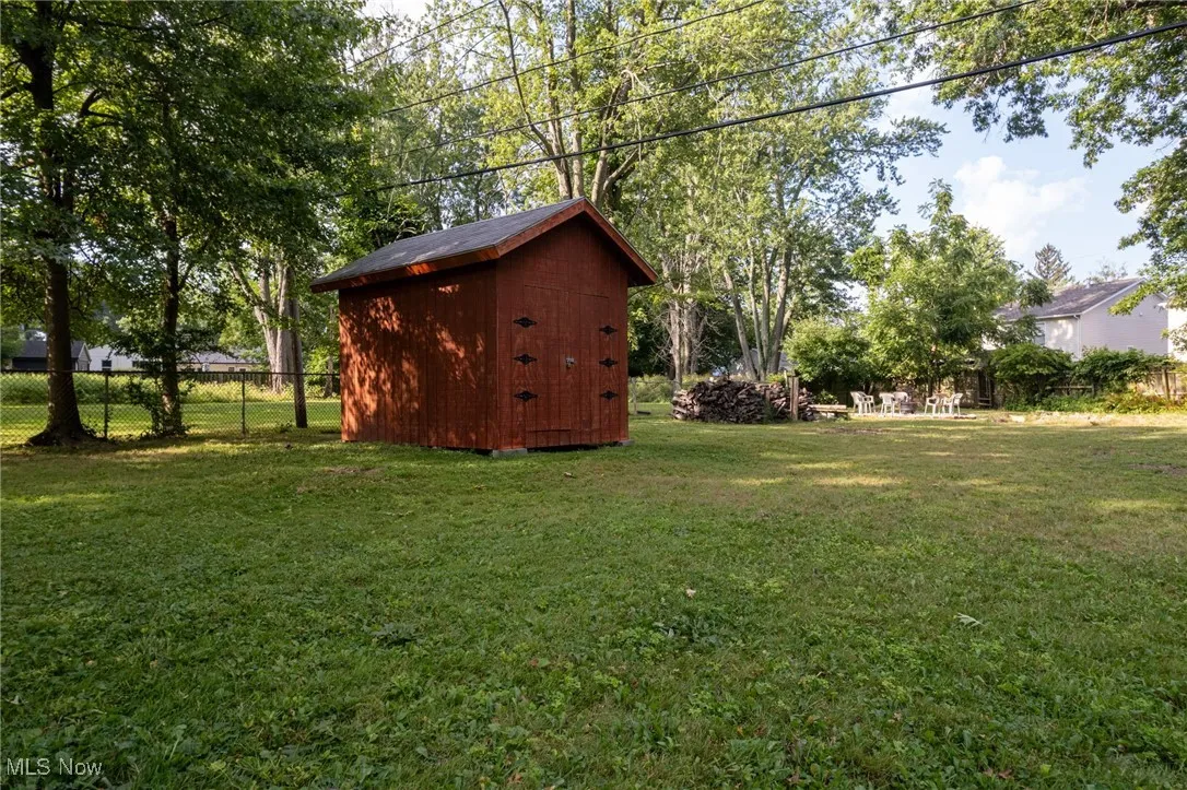 View of yard with a storage shed