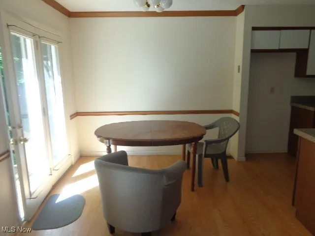 Kitchen Eating Area