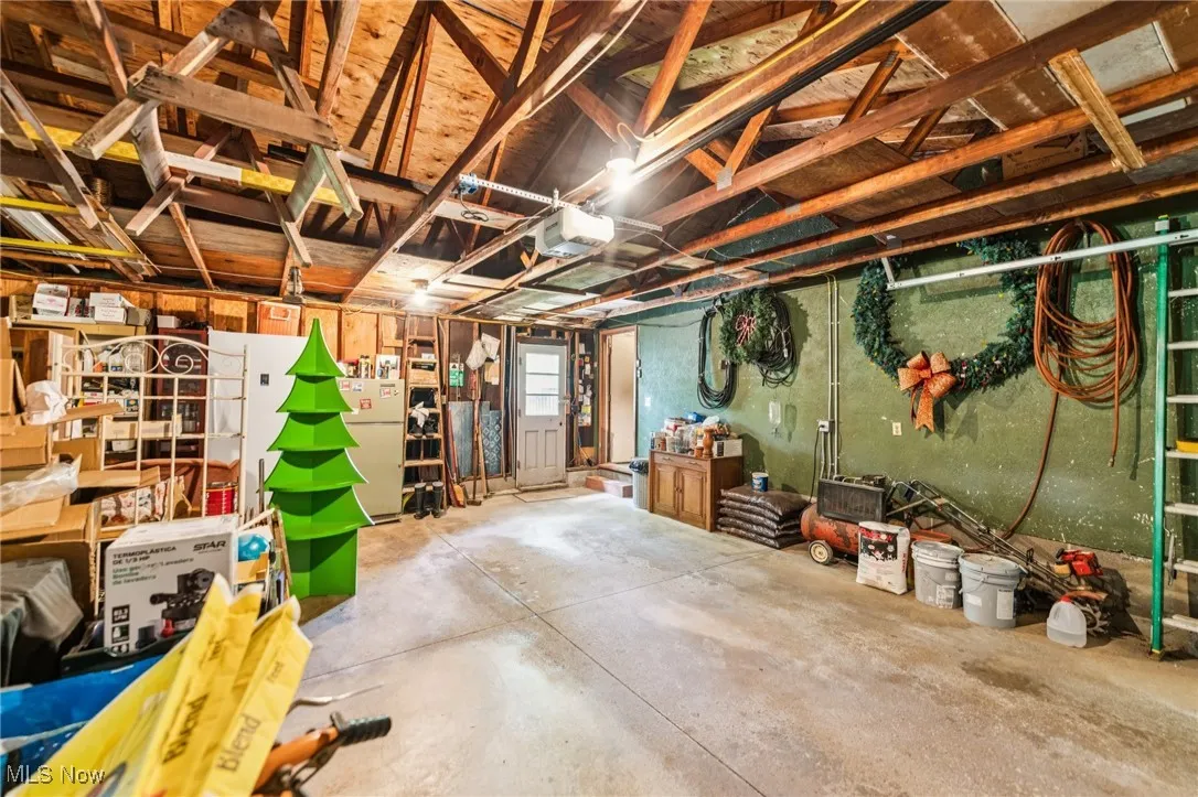Basement with freestanding refrigerator