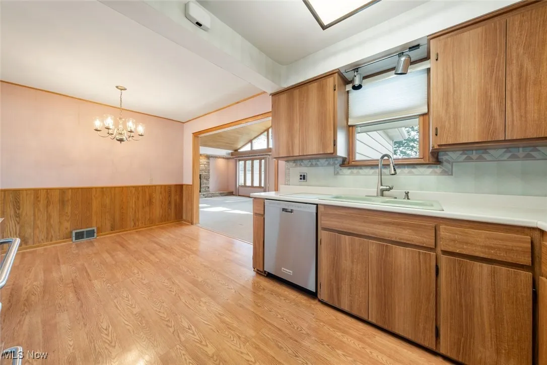 327 E 280th Street, Euclid, Ohio 44132,MLS Now Listing ID